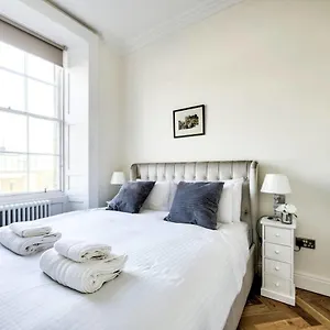 modern-1-bed-apartment-in-edinburghs-city-centre.edinburghhotelsuk.org/