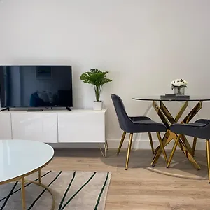 roomotel-streetsbrook-apartments.hotelsin-nottingham.com/